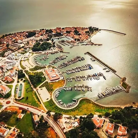 The House - 20m From The Lägenhet Novigrad Istria