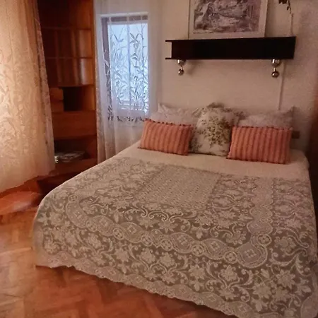 The House - 20m From The דירה Novigrad Istria