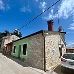 The House - 20m From The *